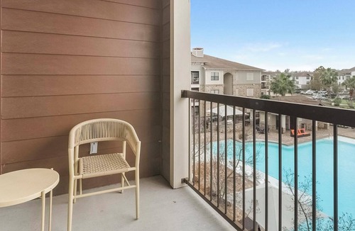 George Bush Park/Eldridge Apartment | Landing | Incredible 1BD, Gym, Pool