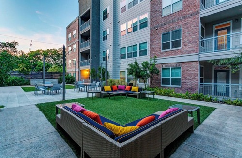 Terrell Heights Apartment | Landing | Incredible 2BD, Pool, Courtyard