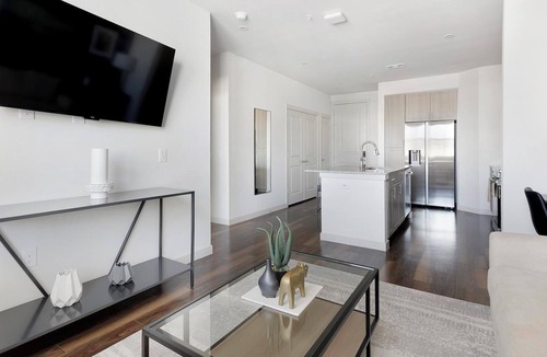 Fate Apartment | Landing | Modern 1BD, Clubhouse, Gym