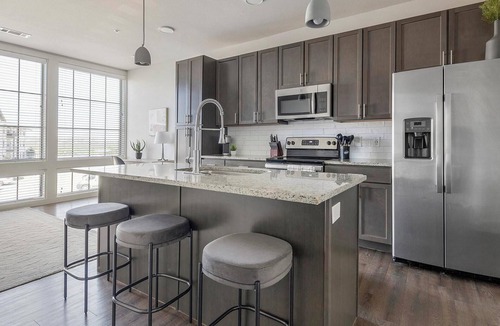Stone Oak Apartment | Landing | Modern 1BD, Gym, Clubhouse