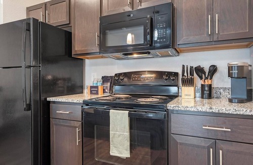 San Antonio Apartment | Landing | Modern 1BD, Gym, Pool