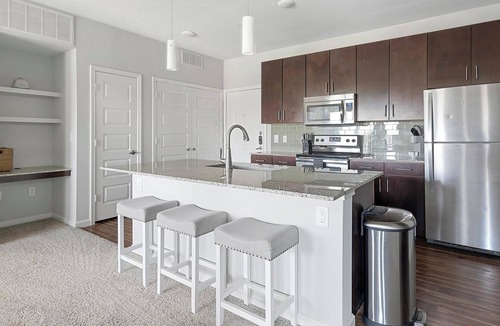 Austin Apartment | Landing | Modern 2BD, Gym, Clubhouse