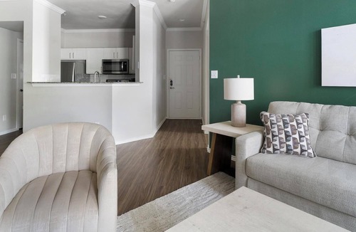 FM 1960 Apartment | Landing | Modern 2BD in Copperfield