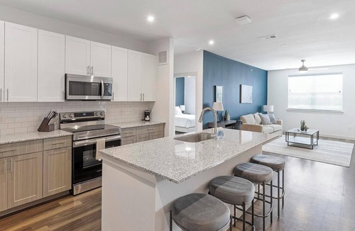 Fate Apartment | Landing | Modern 2BD, Pool, Gym