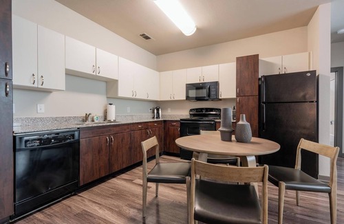 Tobin Hill Apartment | Landing | Modern 3BD, Courtyard, Clubhouse
