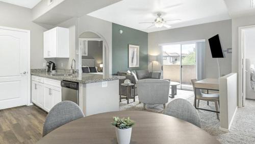 Cortaro Apartment | Landing - Modern Apartment with Amazing Amenities (ID7329X53)