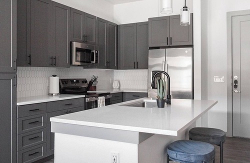 MLK Apartment | Landing | Spectacular 1BD, Courtyard, Gym