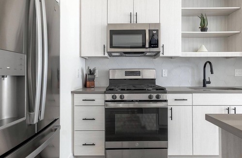 Zilker Apartment | Landing | Spectacular 1BD, Gym