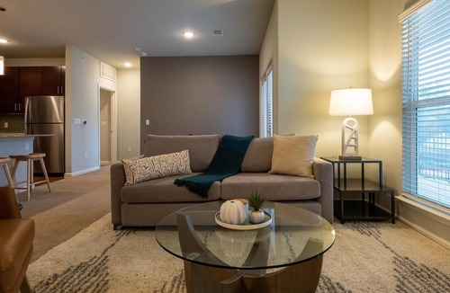 Austin Apartment | Landing | Spectacular 2BD, Gym, Courtyard