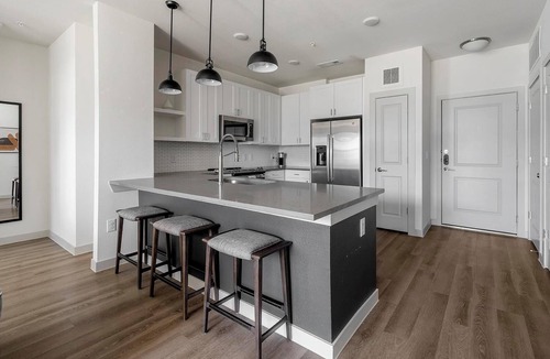 Lower Basin Lake Travis Apartment | Landing | Spectacular 2BD, Gym, Pool