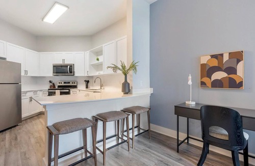 Crestview Apartment | Landing | Stunning 1BD, Courtyard, Gym
