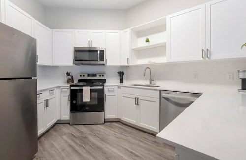Crestview Apartment | Landing | Stunning 1BD, Courtyard, Gym