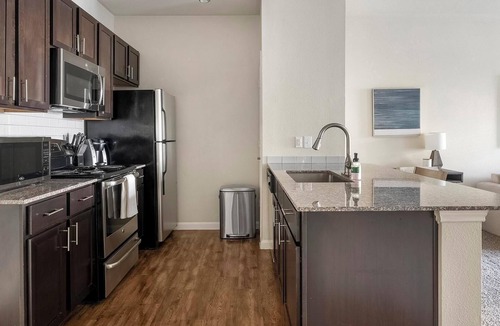 Austin Apartment | Landing | Stunning 1BD, Gym, Courtyard