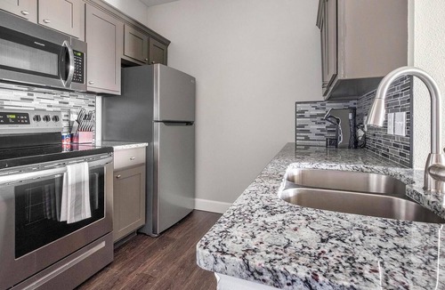Richmond Apartment | Landing | Stunning 1BD, Pool, Clubhouse