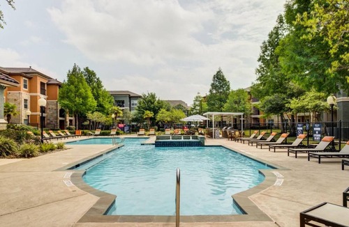 Richmond Apartment | Landing | Stunning 1BD, Pool, Clubhouse