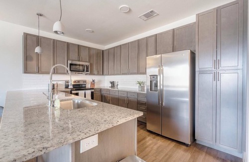 Stone Oak Apartment | Landing | Stunning 2BD, Game Room, Pool