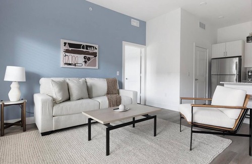 Leander Apartment | Landing | Stunning 2BD, Pool, Gym