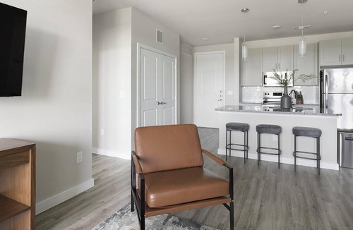 Katy Apartment | Landing | Stunning 2BD, Pool, Gym