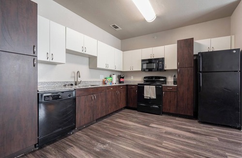 Tobin Hill Apartment | Landing | Stunning 3BD, Pool, Clubhouse