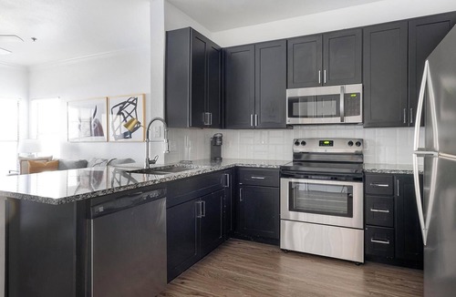 Austin Apartment | Landing | Stylish 1BD, Courtyard, Gym