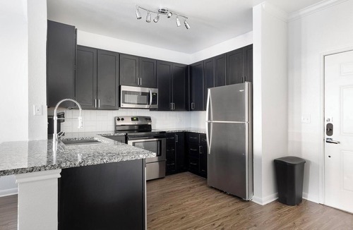 Austin Apartment | Landing | Stylish 1BD, Courtyard, Gym