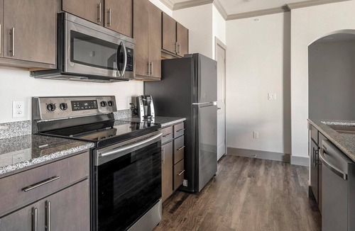Manor Apartment | Landing | Stylish 1BD, Courtyard, Gym