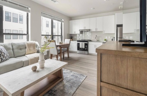 Sweetbriar Apartment | Landing | Stylish 1BD, Pool, Gym