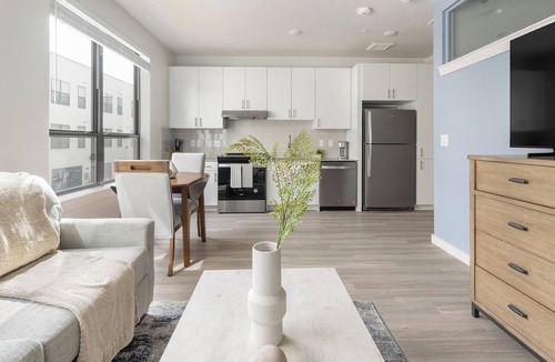 Sweetbriar Apartment | Landing | Stylish 1BD, Pool, Gym