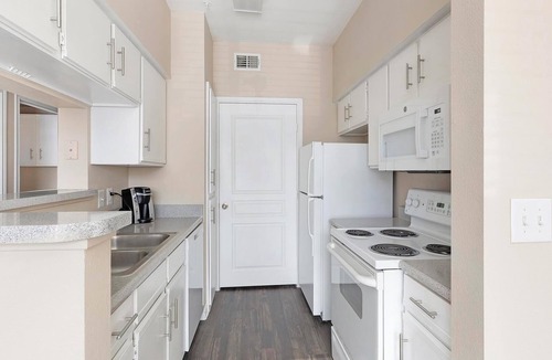 Fort Worth Apartment | Landing | Stylish 1BD, Rooftop Lounge, Gym