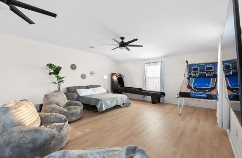 Morningside Meadows House | Large Groups' Luxury House - Pool - Sleep 22