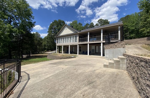 Edgemont House | Large House with Front Row View of the Cliffs