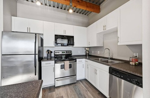 Downtown Fort Worth Condo | Large Modern Loft — 3 Bedrooms, walk Downtown!