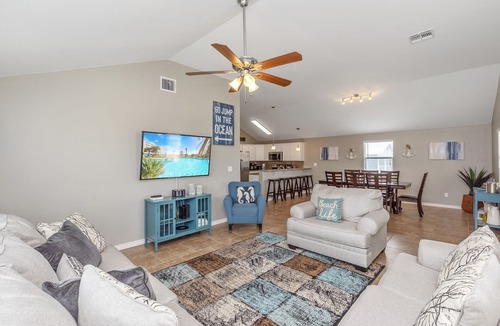 Leeward Sands House | Latitude Adjustment | Poolside Paradise