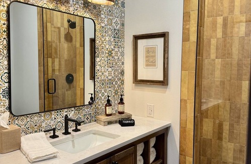 Wimberley Hotel | Lazy Spur Suite — 2 Queens, Modern Western | Gaines Ranch on the Square