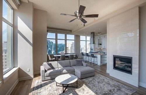Uptown Apartment | Level Dallas Uptown