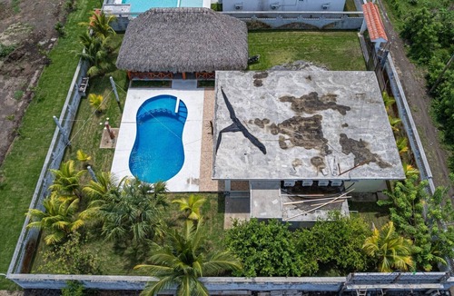 Iztapa House | Lindo chalet en el guayabo a100 metros del mar con lindo mirador frente al mar