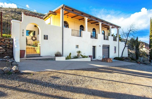Jerome House | Little Daisy Manson | Plus Two Villas | Sleeps 33