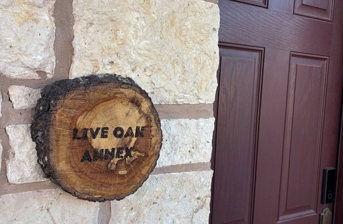 Lampasas Cabin | Live Oak Combo - Cabin & Annex - 3 bedrooms for larger groups outside Lampasas