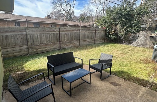 Zilker House | Location and Comfort! 2-bedroom townhome in Austin! AC! Fireplace! Backyard!