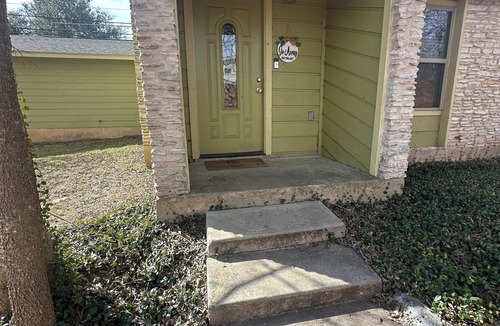 Zilker House | Location and Comfort! 2-bedroom townhome in Austin! AC! Fireplace! Backyard!