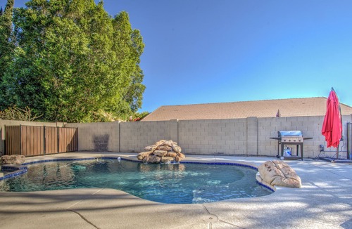 East Mesa House | Location! Location! Location! Spacious 4 bedroom with Pool, WiFi, and AC in Mesa