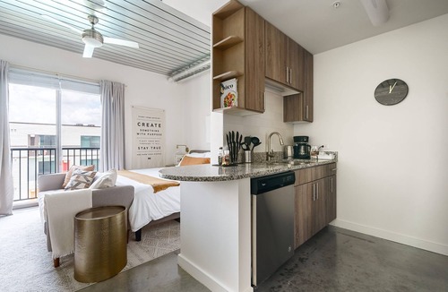 Midtown Apartment | Lodgeur | Stylish & hip studio loft | Midtown