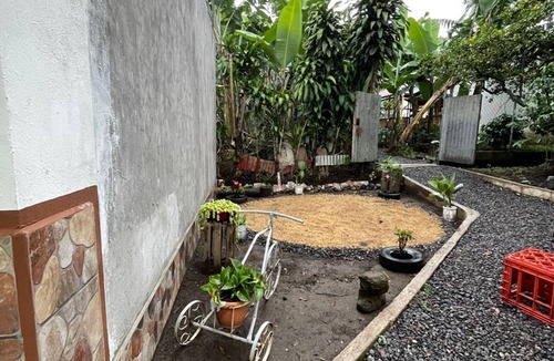 San Juan La Laguna House | Lodging with a green area in downtown San Juan La Laguna