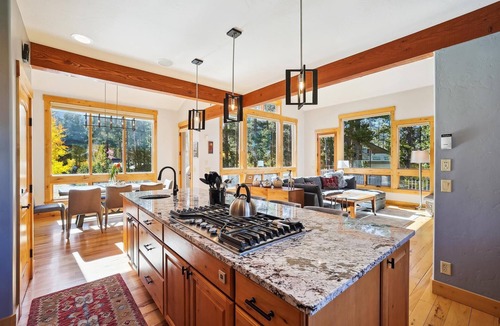 Breckenridge House | Lone Hand Lodge: Custom Private Home on Peak 7 With Outdoor Grill and Hot Tub.