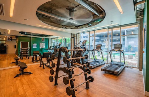 Evans Churchill Apartment | Lovely 1BD - Central Downtown - Gym, Pool, Parking