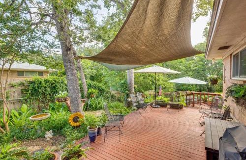 College Station House | Lovely Bryan Home w/Deck - 4 Mi to Kyle Field!