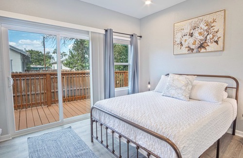 Historic Garderns Cottage | Lovely & Charming 4br/2.5ba Near Downtown's Prime