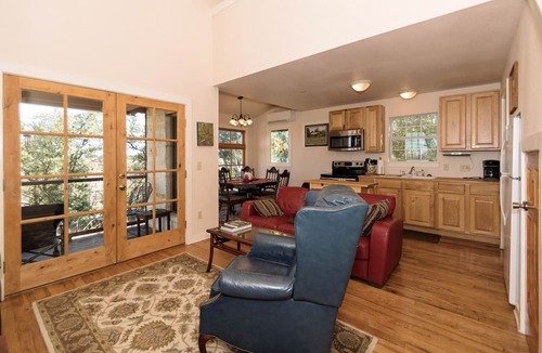 Hammett's Crossing Cottage | Lovely Cottage Retreat in Texas Hill Country with Cypress Creek Views near Hamilton Pool
