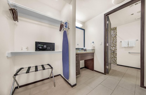 South Padre Island Hotel | Lovely One Bedroom Unit on SPI + Infinity Pool