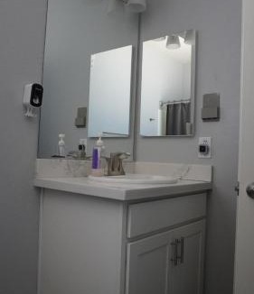 Sundance House | Lovely white grey home 3 bedrooms